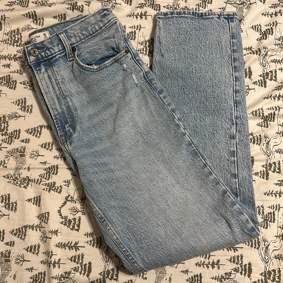 Abercrombie Ultra High Rise 90s Straight Jean - Picture 2 of 10